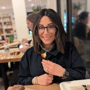 Meet your Posher, Dina